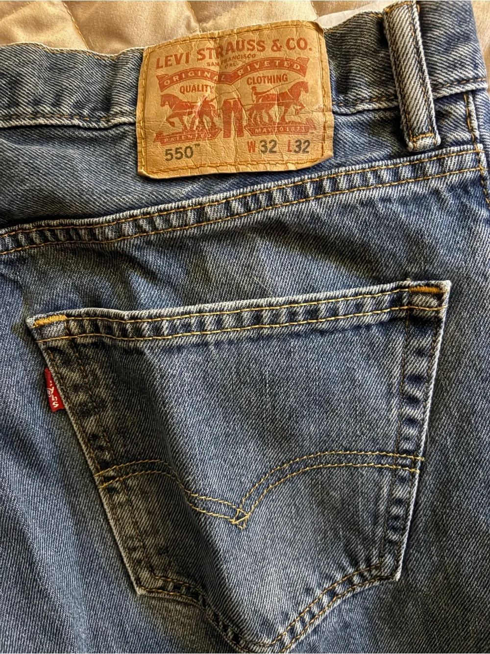 Levi's 550 Relaxed Straight Jeans - Light Blue Denim
